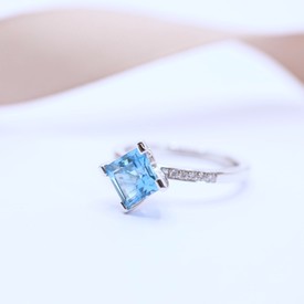18 carat white gold Blue Topaz 'Sophie' Ring